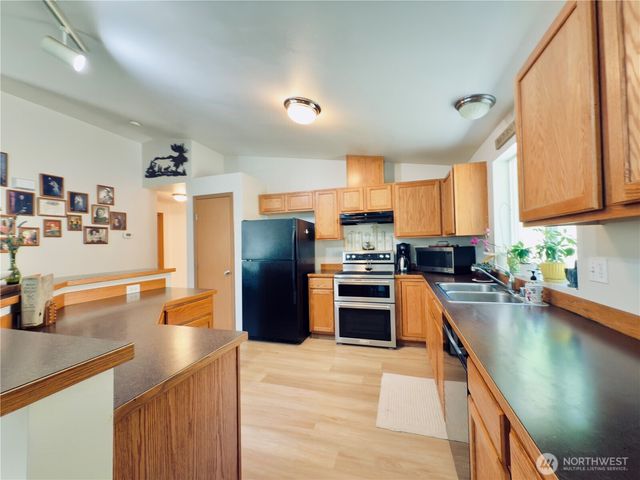 2037 Delameter Road, Castle Rock, WA 98611