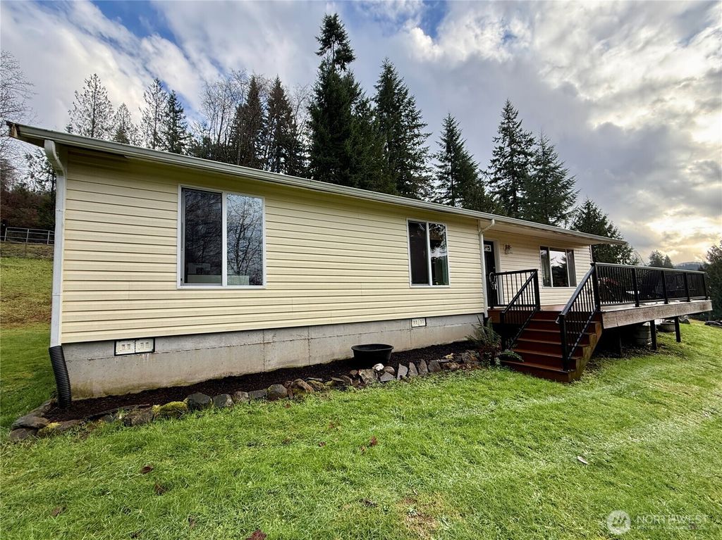 2037 Delameter Road, Castle Rock, WA 98611