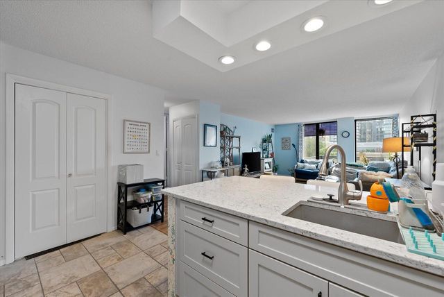 929 N Astor STREET #405, Milwaukee, WI 53202