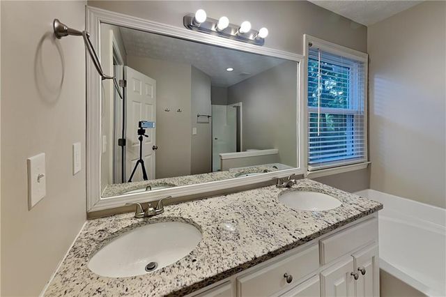 600 Glendale Forest Drive, Woodstock, GA 30189