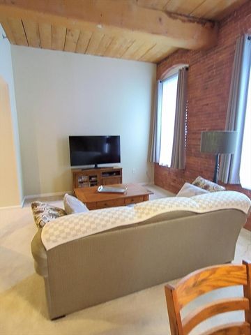 2 School 311, Lincoln, RI 02802