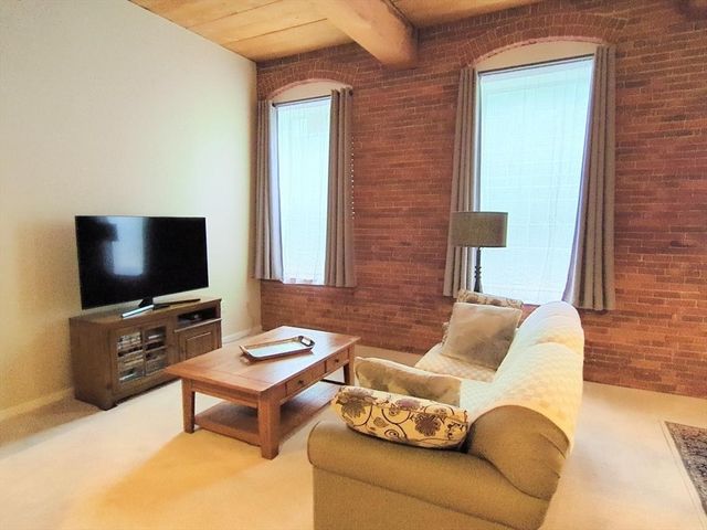 2 School 311, Lincoln, RI 02802