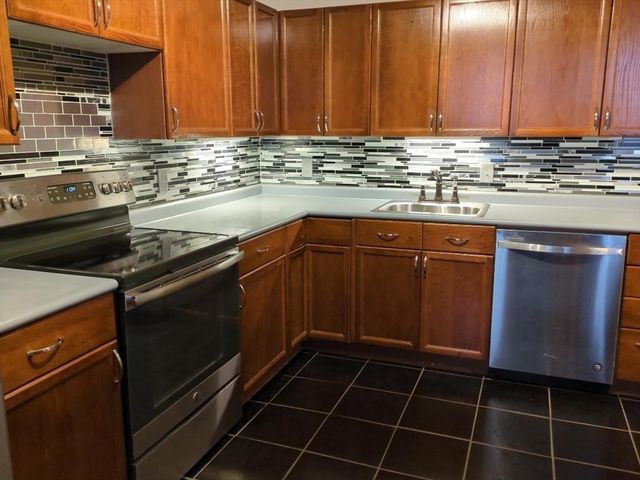 2 School 311, Lincoln, RI 02802