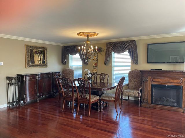 9 Summerfield Circle 9, Central Islip, NY 11722