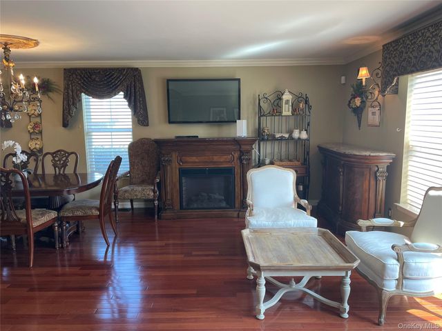 9 Summerfield Circle 9, Central Islip, NY 11722