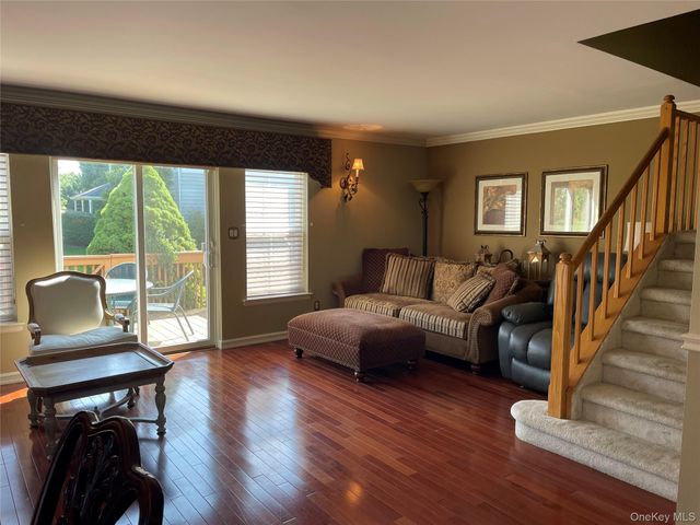 9 Summerfield Circle 9, Central Islip, NY 11722