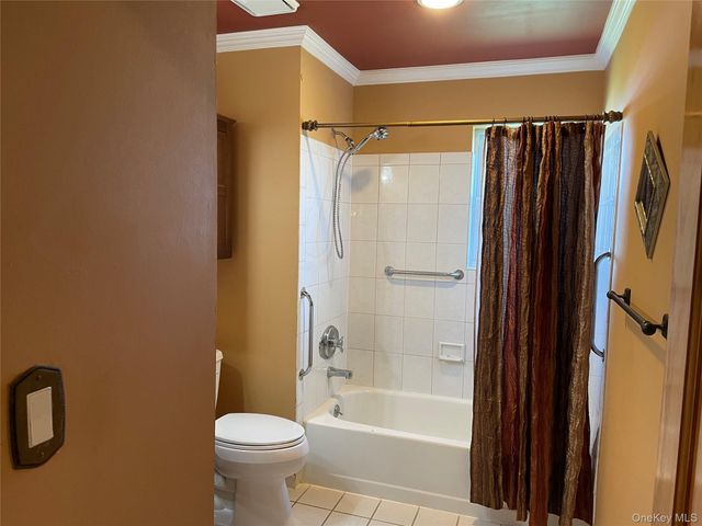 9 Summerfield Circle 9, Central Islip, NY 11722