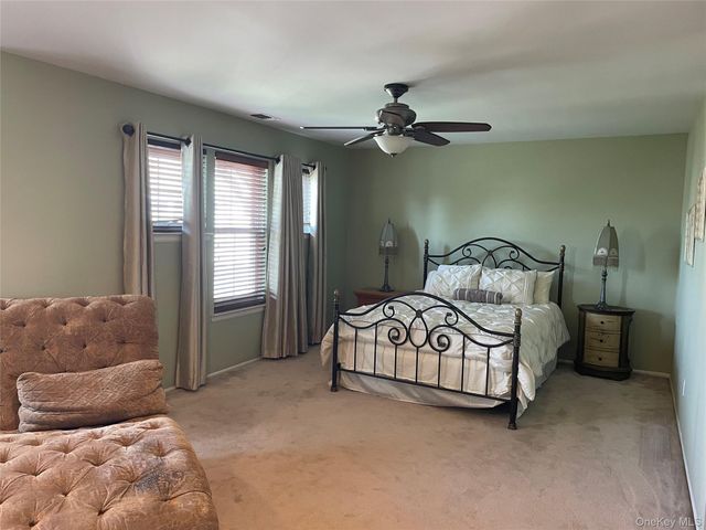 9 Summerfield Circle 9, Central Islip, NY 11722