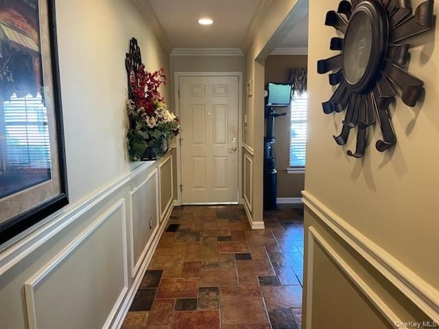 9 Summerfield Circle 9, Central Islip, NY 11722
