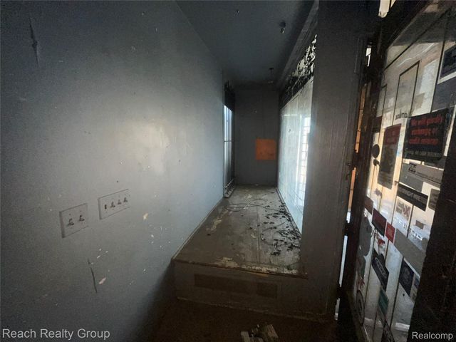 21603 Grand River Avenue, Detroit, MI 48219