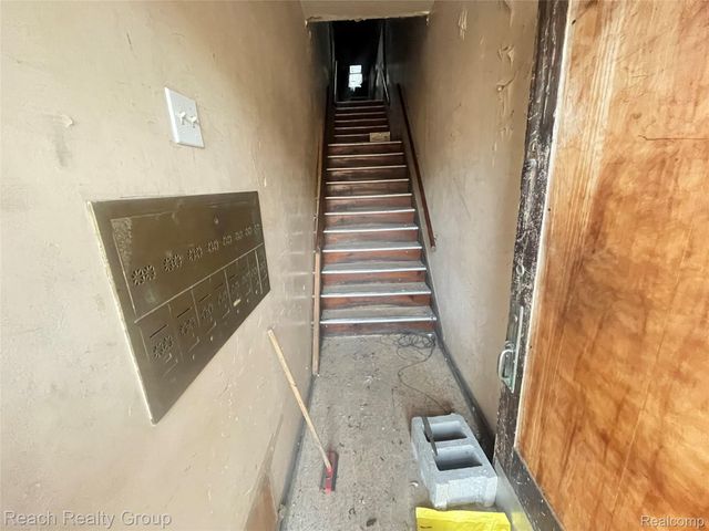 21603 Grand River Avenue, Detroit, MI 48219