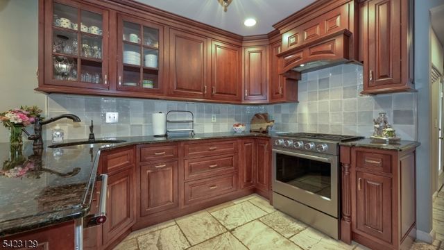 23 Erli St, Wayne Twp., NJ 07470