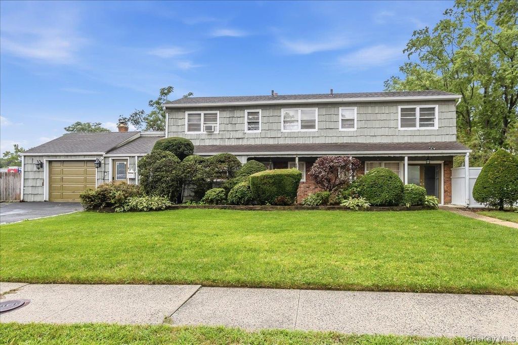 1 Greentree Circle, Westbury, NY 11590 — exterior