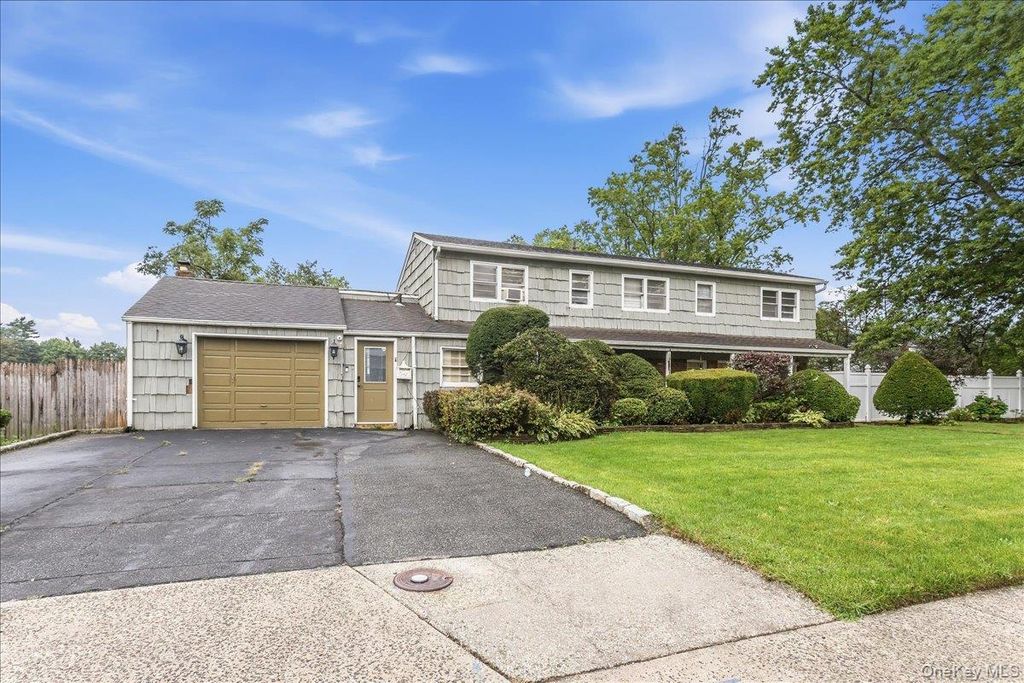 1 Greentree Circle, Westbury, NY 11590 — photo 2