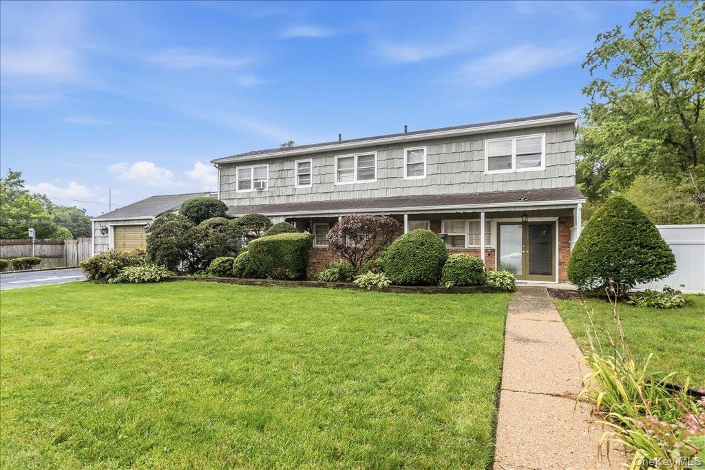 1 Greentree Circle, Westbury, NY 11590 — photo 3