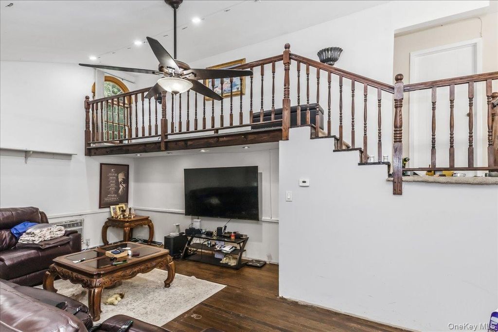 1 Greentree Circle, Westbury, NY 11590 — photo 5