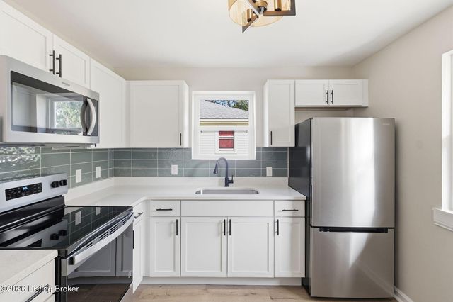2209 Peaslee Rd, Louisville, KY 40216