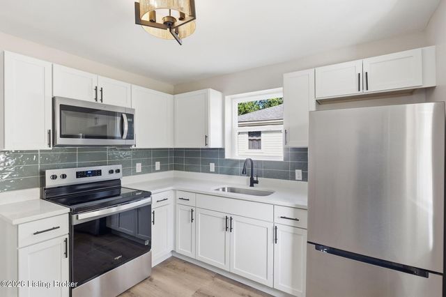 2209 Peaslee Rd, Louisville, KY 40216