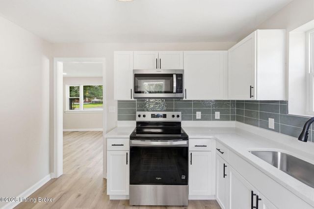 2209 Peaslee Rd, Louisville, KY 40216