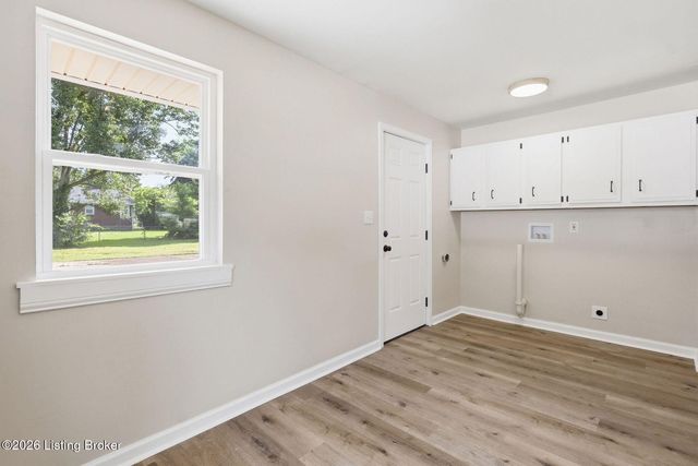 2209 Peaslee Rd, Louisville, KY 40216