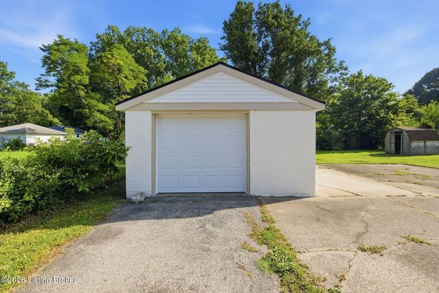 2209 Peaslee Rd, Louisville, KY 40216