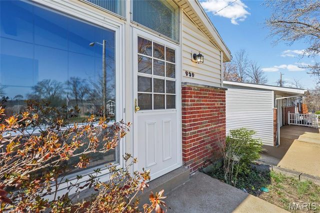 939 Oak Ridge Avenue, St Louis, MO 63126