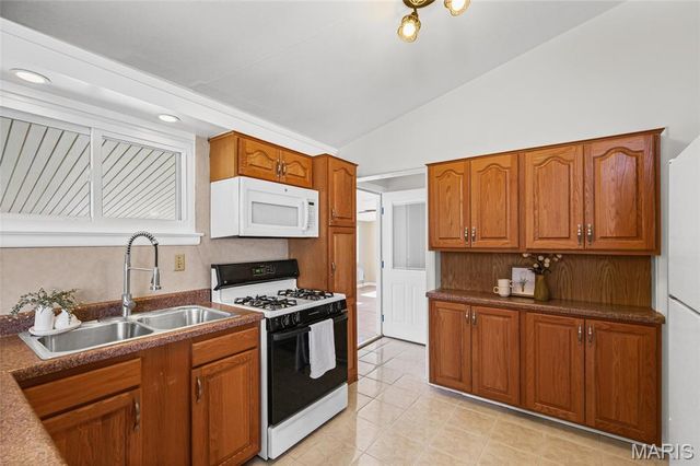 939 Oak Ridge Avenue, St Louis, MO 63126