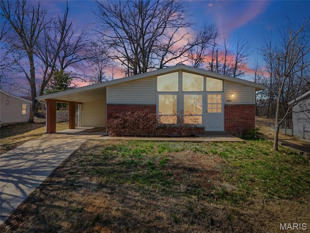 939 Oak Ridge Avenue, St Louis, MO 63126