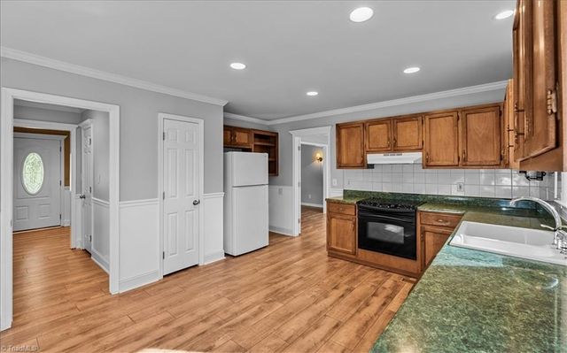 1016 Pineburr Road, Jamestown, NC 27282