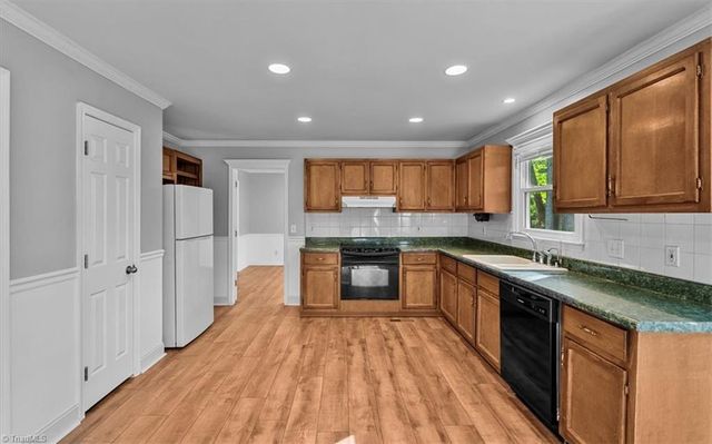 1016 Pineburr Road, Jamestown, NC 27282