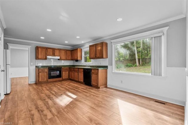 1016 Pineburr Road, Jamestown, NC 27282