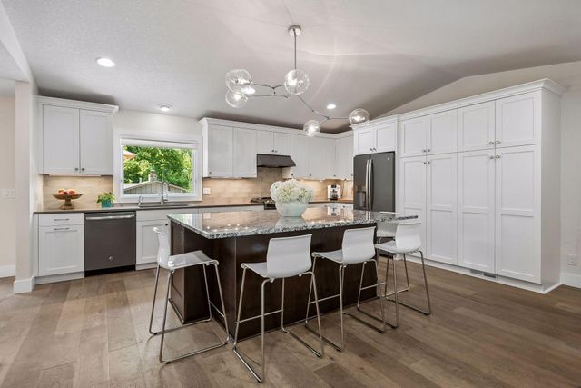 7204 Glouchester Drive, Edina, MN 55435