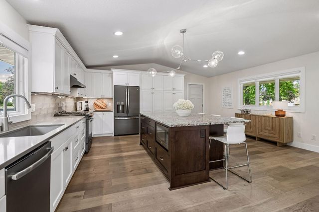 7204 Glouchester Drive, Edina, MN 55435