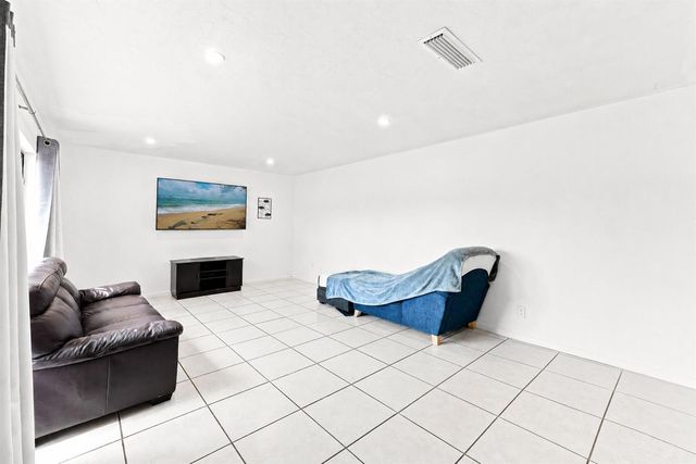 2716 Yale Lane, Boynton Beach, FL 33426