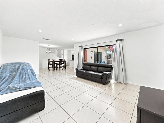 2716 Yale Lane, Boynton Beach, FL 33426