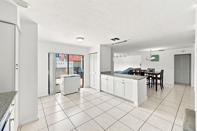 2716 Yale Lane, Boynton Beach, FL 33426