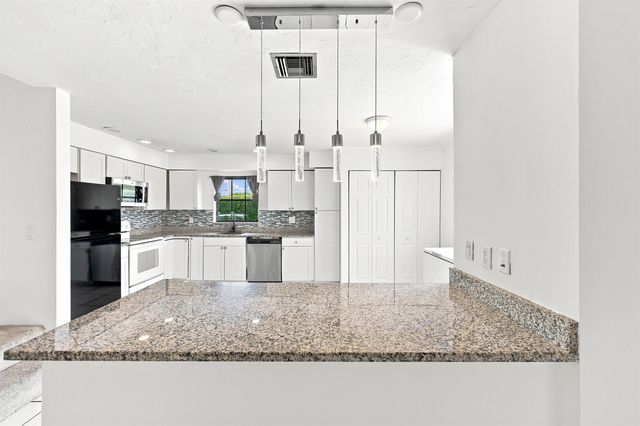 2716 Yale Lane, Boynton Beach, FL 33426