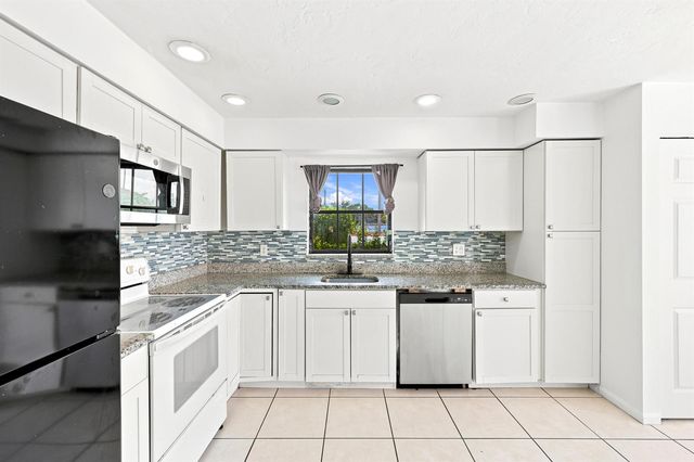 2716 Yale Lane, Boynton Beach, FL 33426