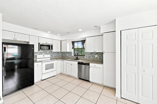 2716 Yale Lane, Boynton Beach, FL 33426