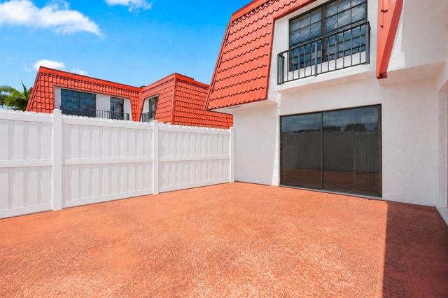 2716 Yale Lane, Boynton Beach, FL 33426