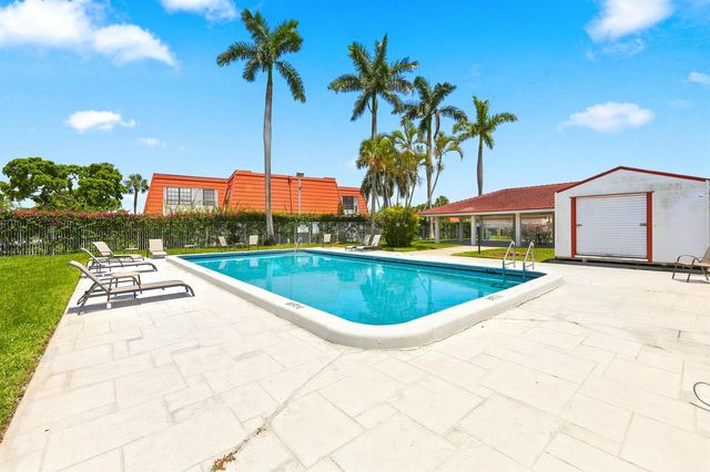 2716 Yale Lane, Boynton Beach, FL 33426
