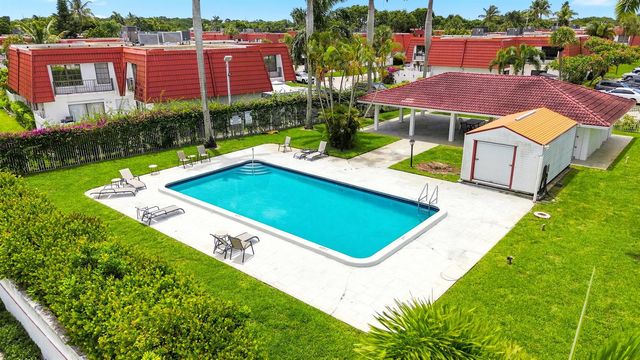 2716 Yale Lane, Boynton Beach, FL 33426