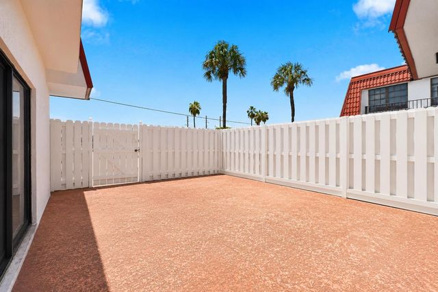 2716 Yale Lane, Boynton Beach, FL 33426