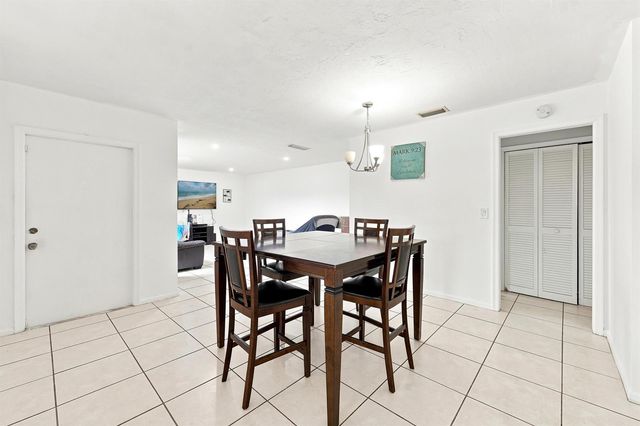 2716 Yale Lane, Boynton Beach, FL 33426