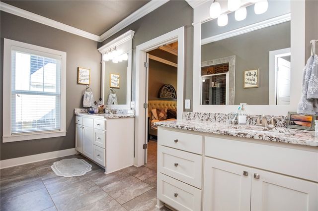 1010 Chancery Lane, Cave Springs, AR 72718