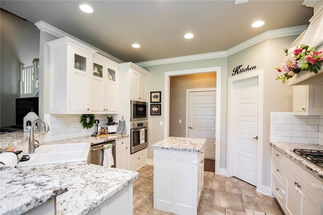 1010 Chancery Lane, Cave Springs, AR 72718