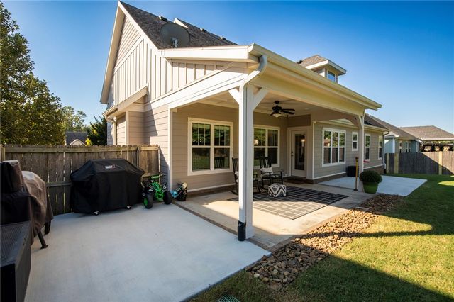 1010 Chancery Lane, Cave Springs, AR 72718