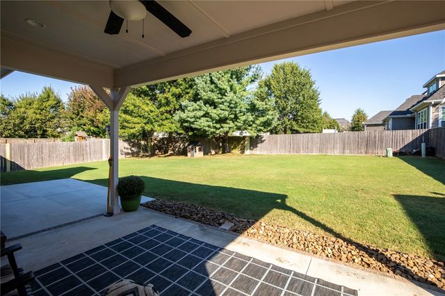 1010 Chancery Lane, Cave Springs, AR 72718