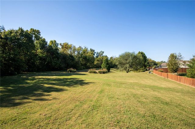1010 Chancery Lane, Cave Springs, AR 72718