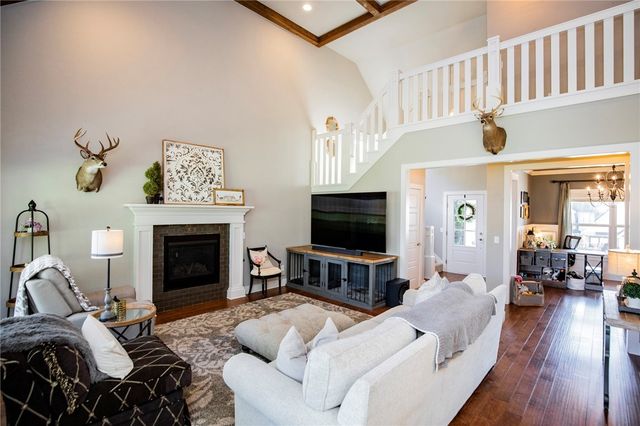 1010 Chancery Lane, Cave Springs, AR 72718